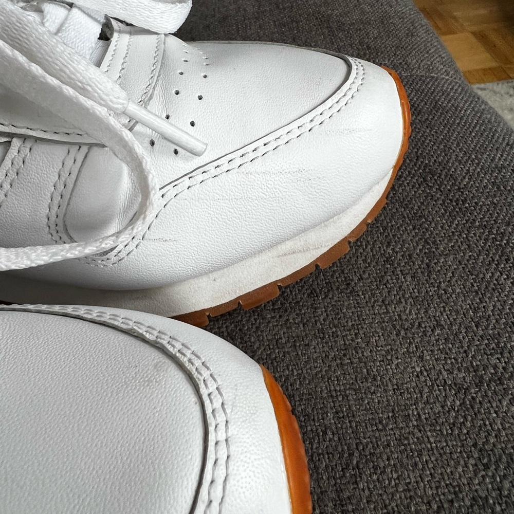 Adorable Reeboks - Picture 4 of 4